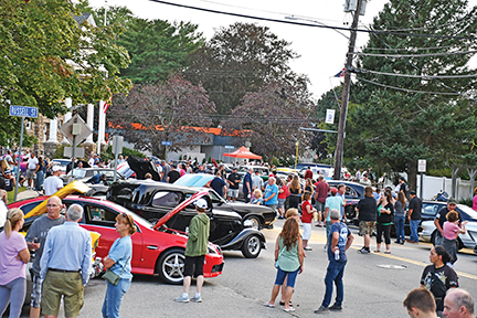 Acushnet’s Car Cruise draws hundreds